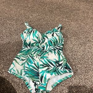 Women’s plus size one piece swim suit